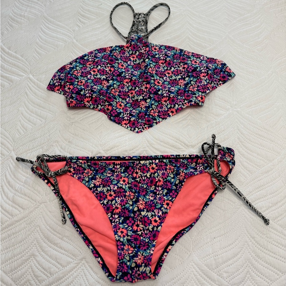 Raisins Women’s Floral 2 piece Bikini Swimsuit. Size M